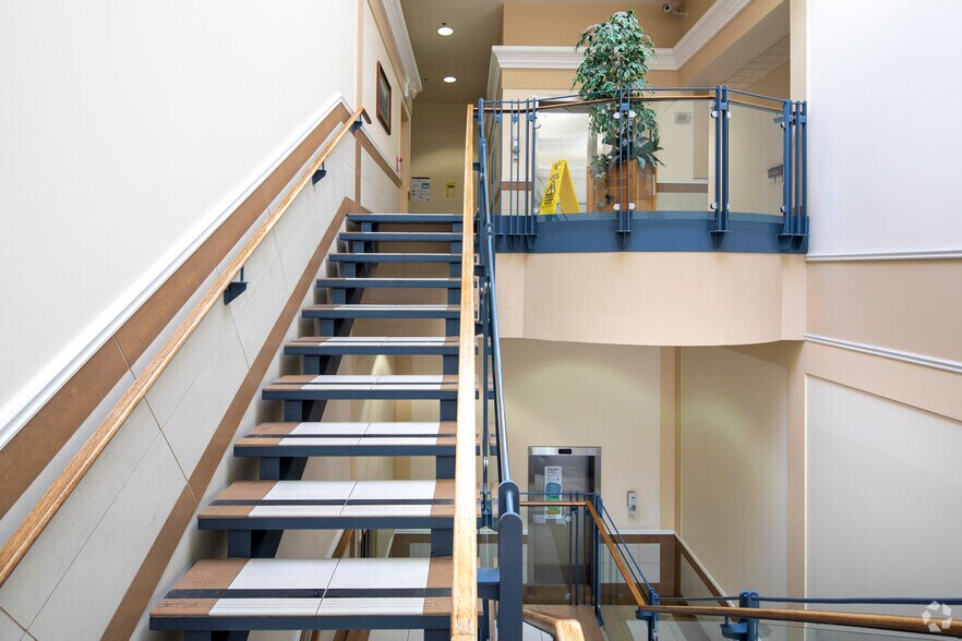 More Photos Of 270-320 Harwood Ave S, Ajax Unknown For Lease