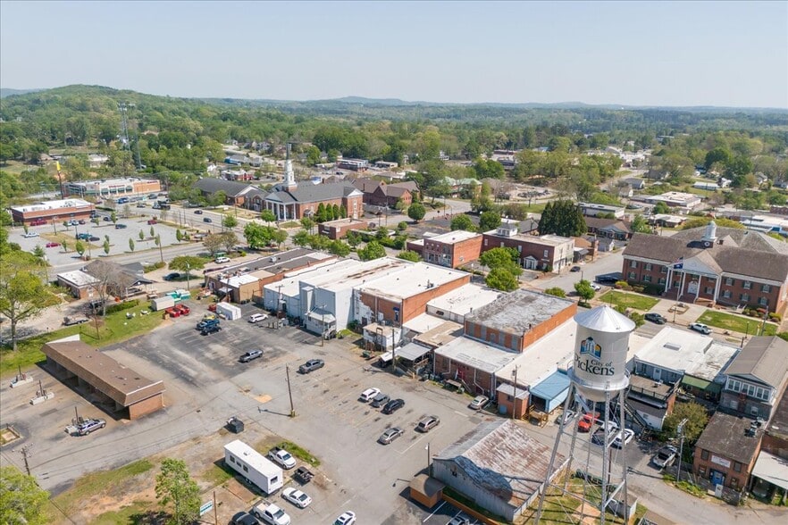 More Photos Of 303 E Main St, Pickens General Retail For Sale