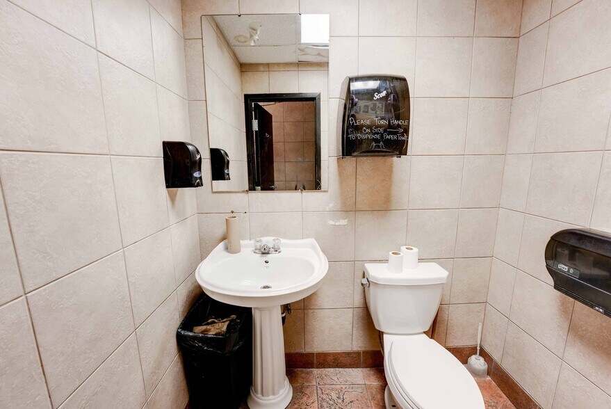 More Photos Of 231 St Paul St W, St Catharines General Retail For Sale