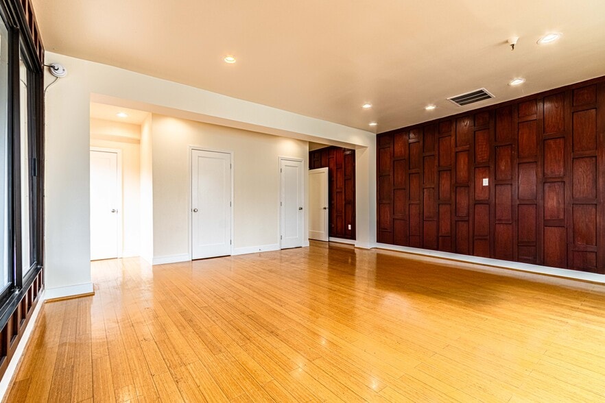 More Photos Of 1234 Grant Ave, San Francisco Restaurant For Lease