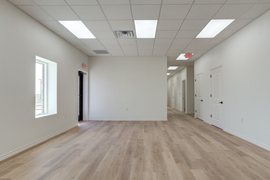 More Photos Of 9014 County Road 6820, Lubbock Distribution For Lease