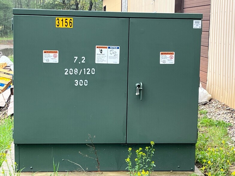 More Photos Of 404 S Park Dr, Kalkaska Warehouse For Lease