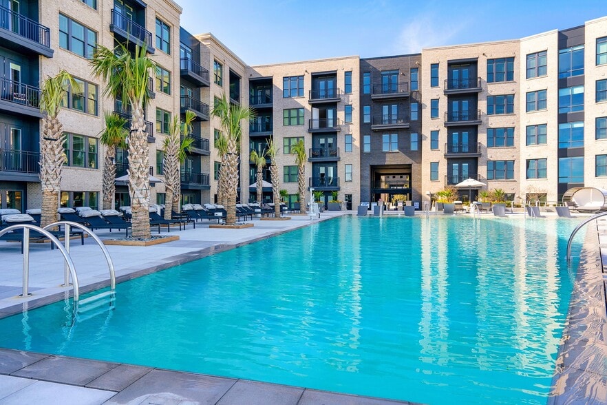 More Photos Of 838 Morrison Dr, Charleston Apartments For Lease