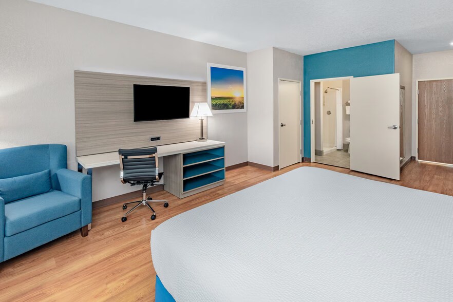 More Photos Of 4038 Frontage Road I-10 E, San Antonio Hotel For Sale