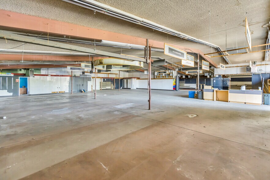 More Photos Of 5303 Freeport Blvd, Sacramento Storefront For Lease