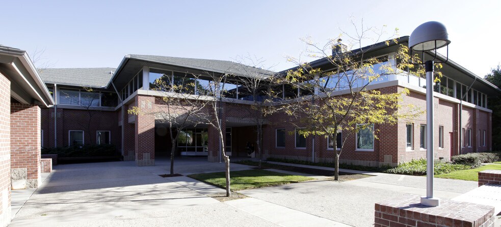 More Photos Of 300 Centerville Rd, Warwick Medical For Lease