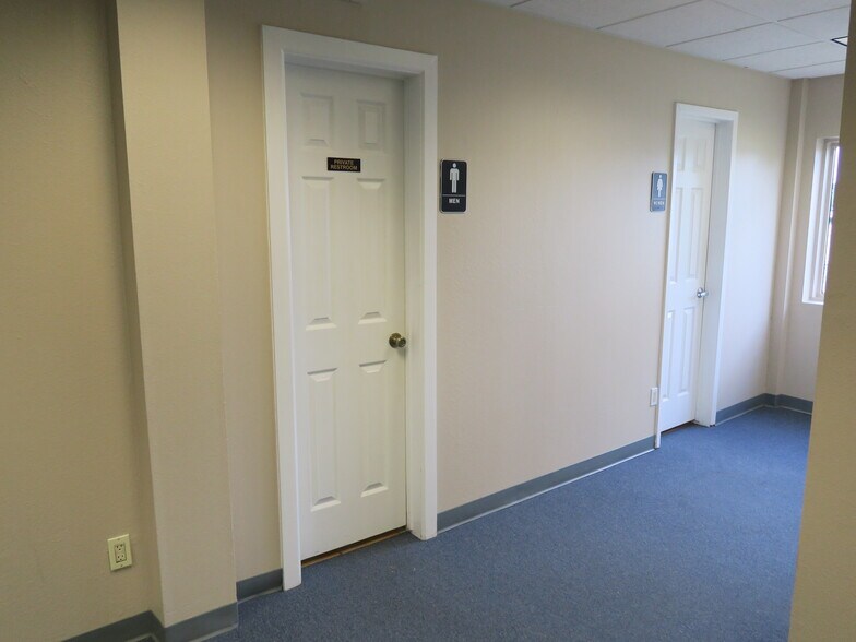 More Photos Of 5610-5613 Southwest Fwy, Houston Flex For Lease