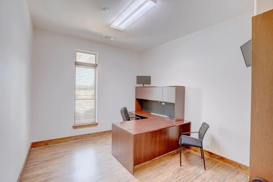 More Photos Of 3209 Fort Worth Dr, Denton Medical For Lease