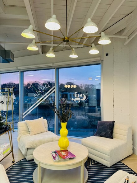 More Photos Of 125 Main St, Westport General Retail For Lease