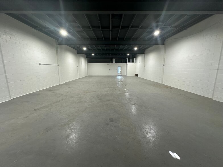 More Photos Of 1221-1225 E Ash Ave, Fullerton Warehouse For Sale