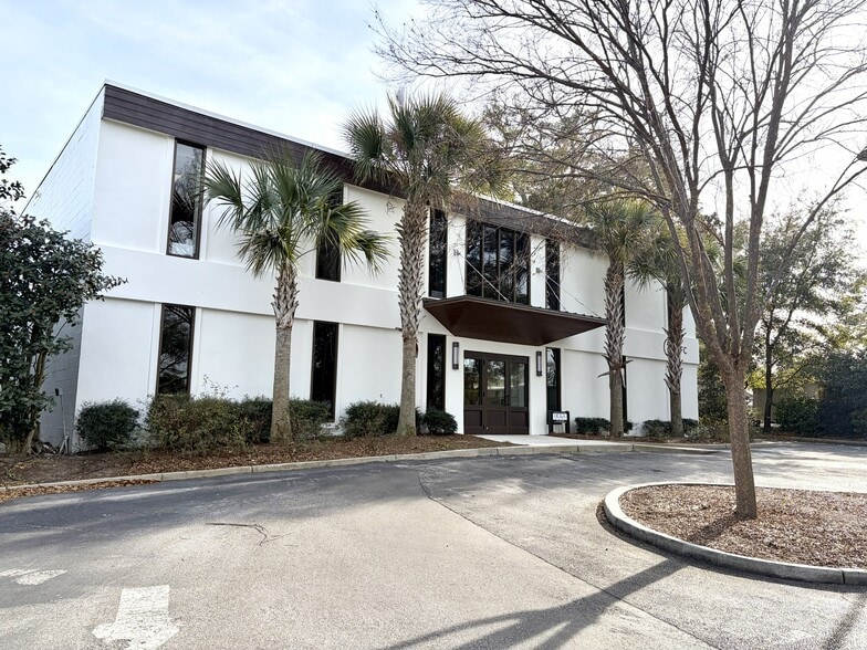 More Photos Of 409 Coleman Blvd, Mount Pleasant Office For Lease