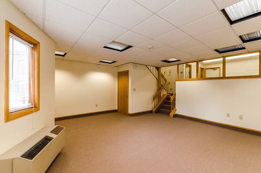More Photos Of 40-60 Beechwood Dr, North Andover Loft Creative Space For Lease