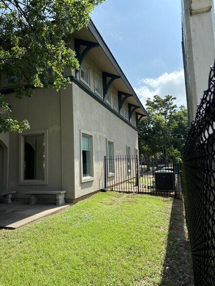 More Photos Of 421 N Sam Rayburn Fwy, Sherman Medical For Lease