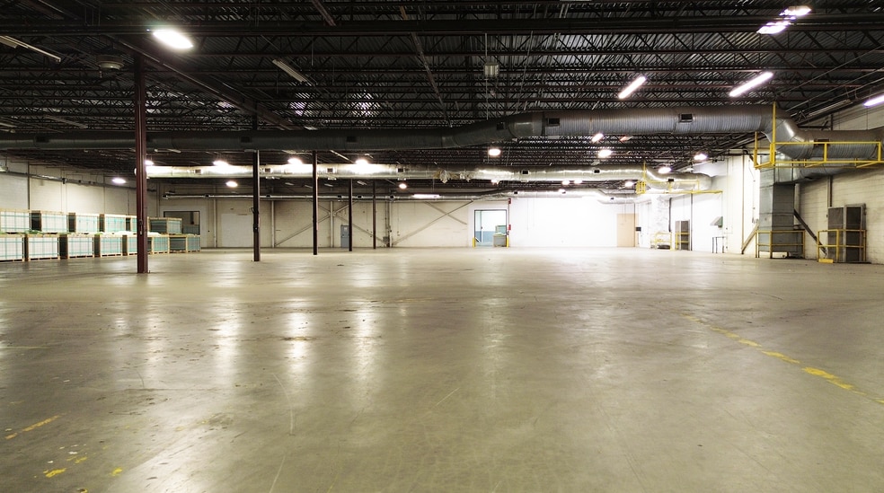 More Photos Of 2415 N Highway 81, Anderson Manufacturing For Lease