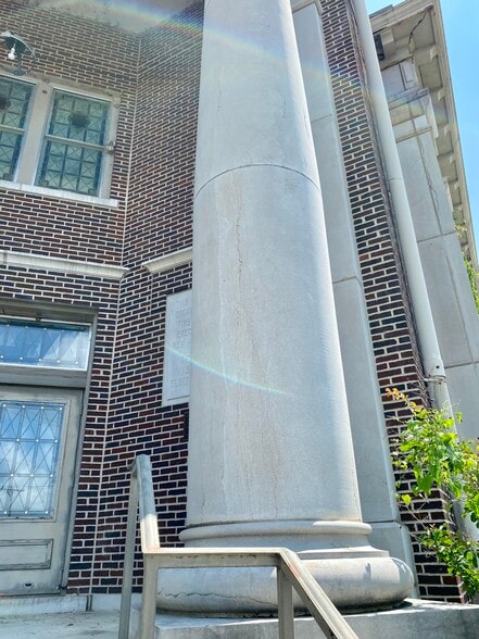 More Photos Of 212 N College Ave, Clarksville Religious Facility For Sale