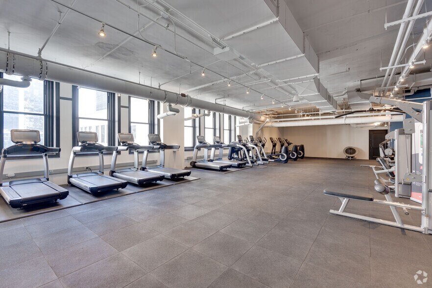 More Photos Of 125 S Clark St, Chicago Loft Creative Space For Lease