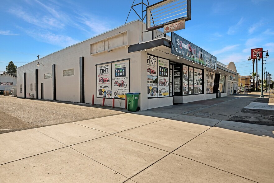 More Photos Of 200 N Cherokee Ln, Lodi Storefront For Sale