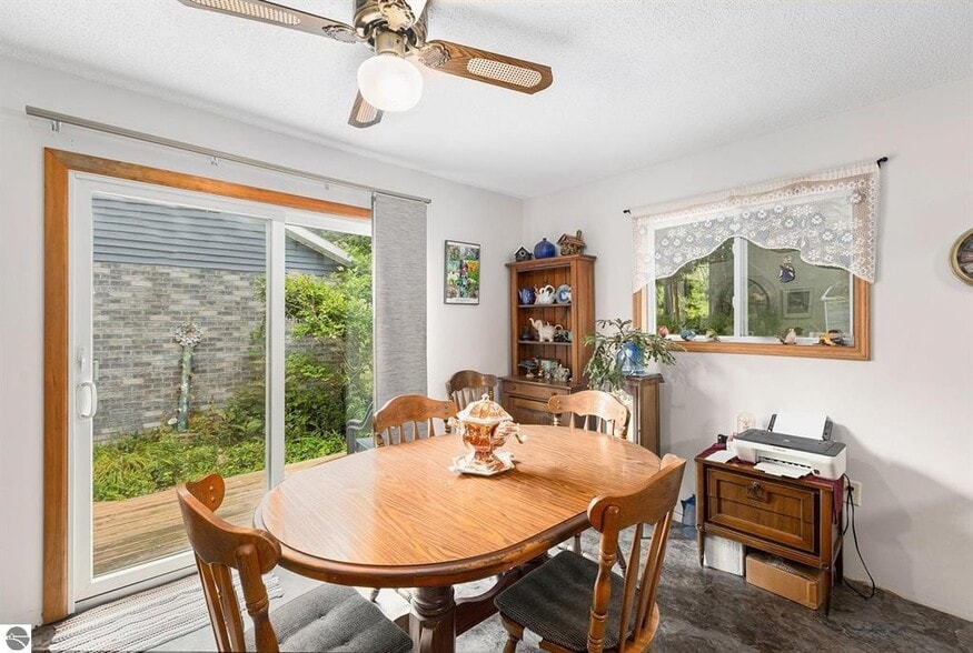 More Photos Of 541 Lake St, Frankfort Hotel For Sale
