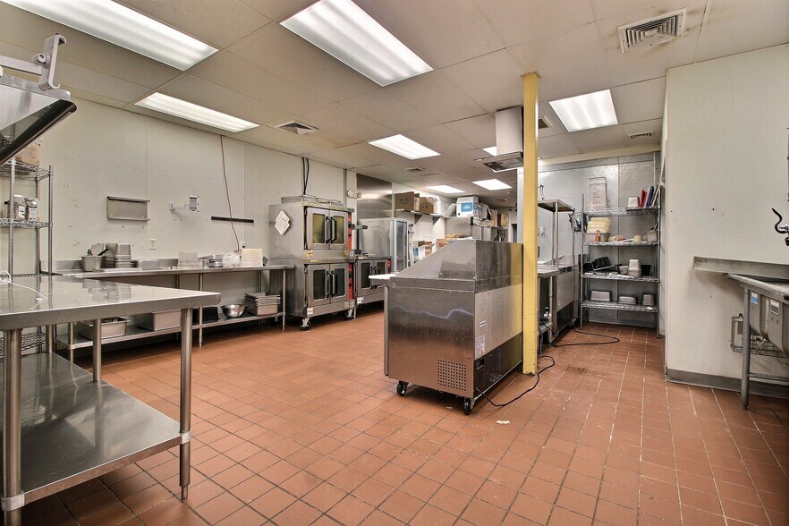 More Photos Of 240 Post Rd, Westerly Storefront Retail Office For Lease