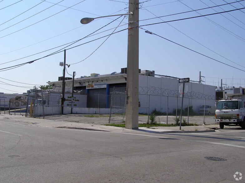 More Photos Of 1370-1380 NW 22nd St, Miami Warehouse For Lease