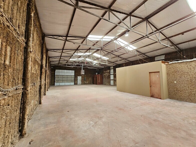 More Photos Of 757 S Treadaway Blvd, Abilene Distribution For Lease