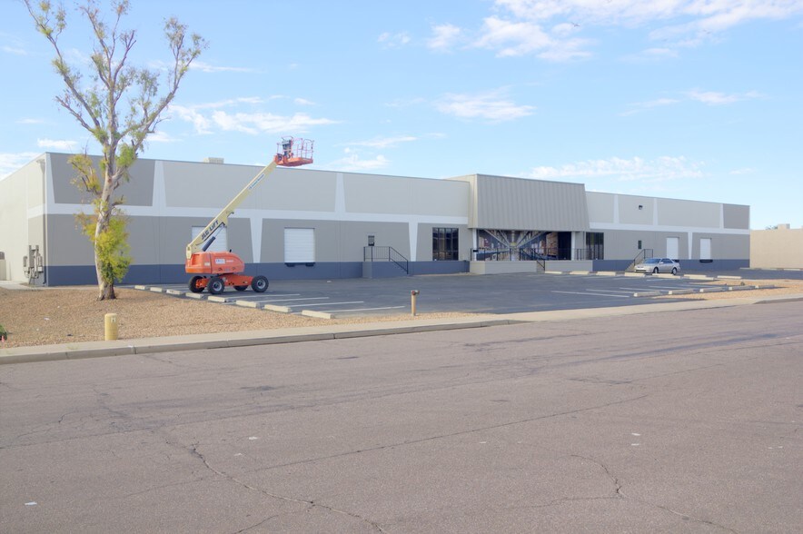 More Photos Of 819 W Fairmont Dr, Tempe Warehouse For Lease