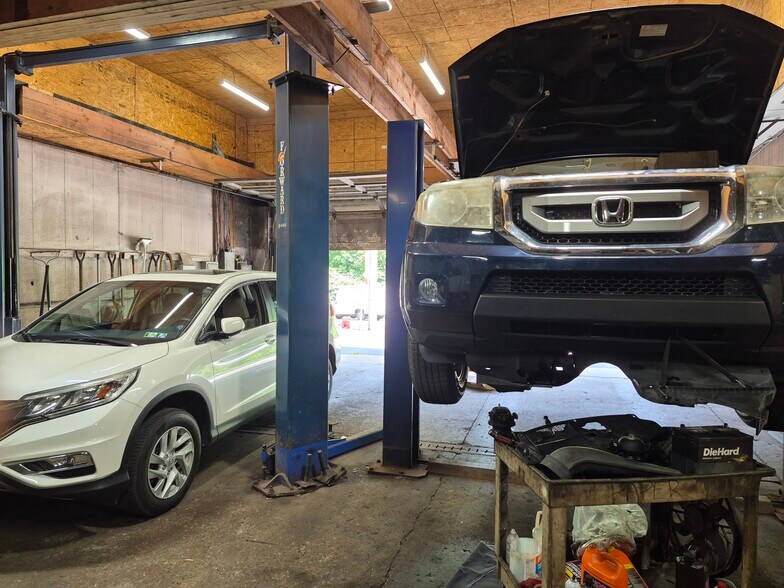More Photos Of 2702 Saw Mill Run Blvd, Pittsburgh Auto Repair For Sale