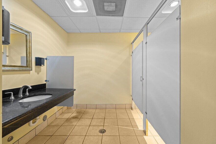 More Photos Of 430 S Dixie Hwy, Miami Office For Lease