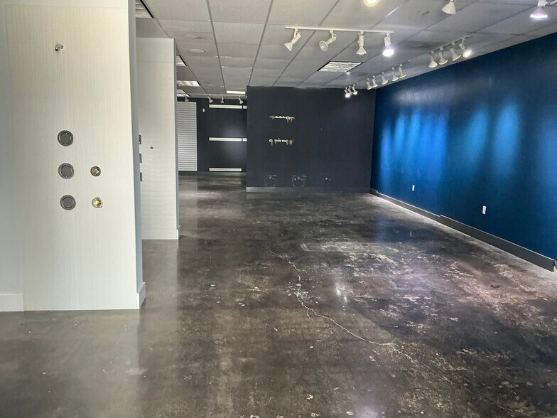 More Photos Of 3421 W Kennedy Blvd, Tampa Freestanding For Sale