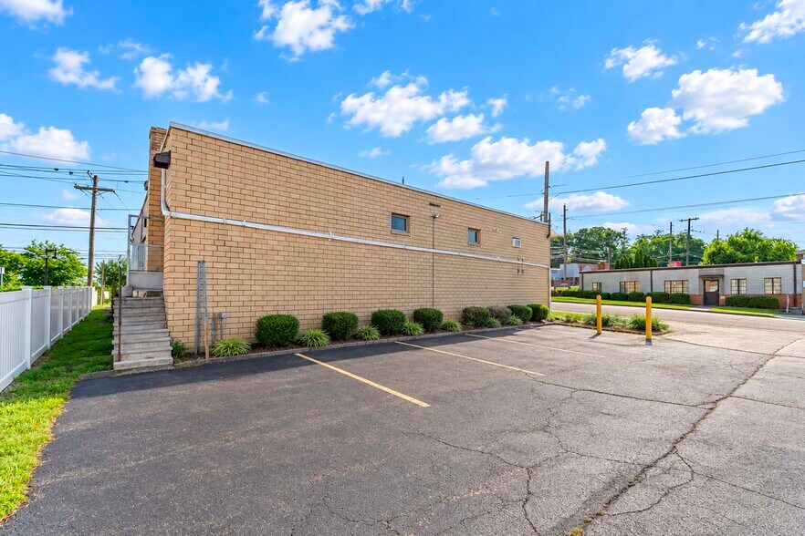 More Photos Of 744-748 Paterson Ave, East Rutherford Storefront For Lease