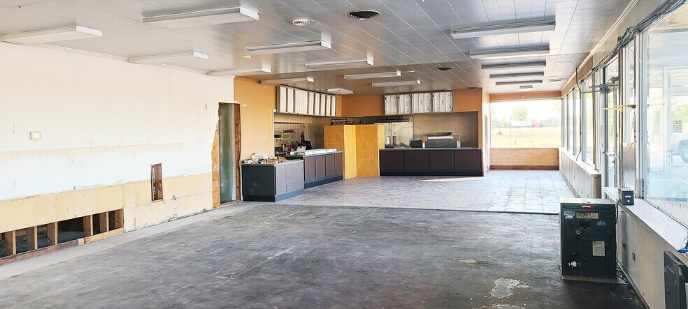 More Photos Of 14417 S L-56d, Brady Convenience Store For Sale