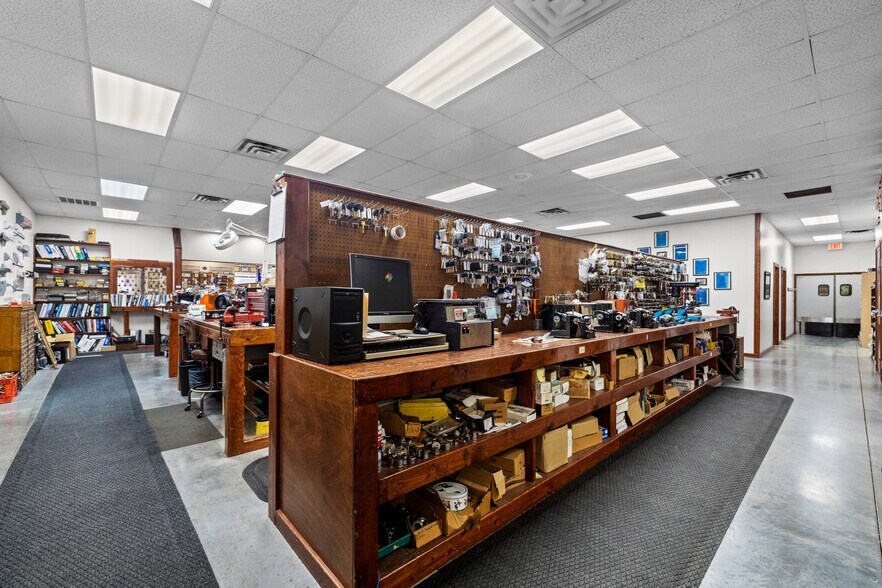 More Photos Of 622 N Central St, Knoxville General Retail For Sale