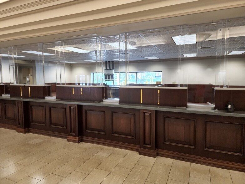 More Photos Of 201 W Reynolds St, Plant City Bank For Lease