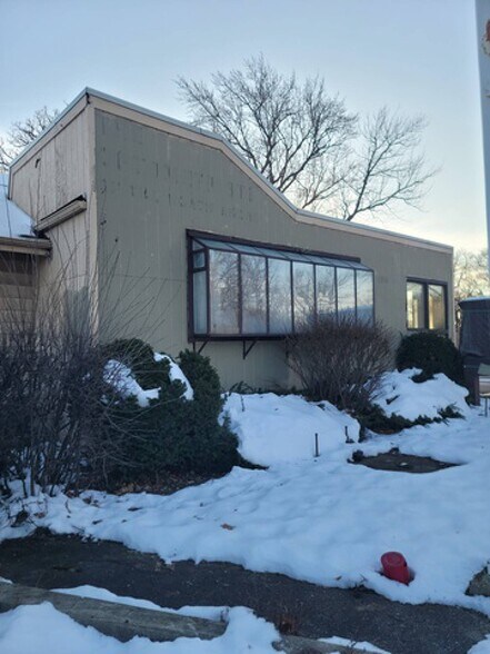 More Photos Of 1815 Dundee Rd, Northbrook Storefront Retail Office For Sale
