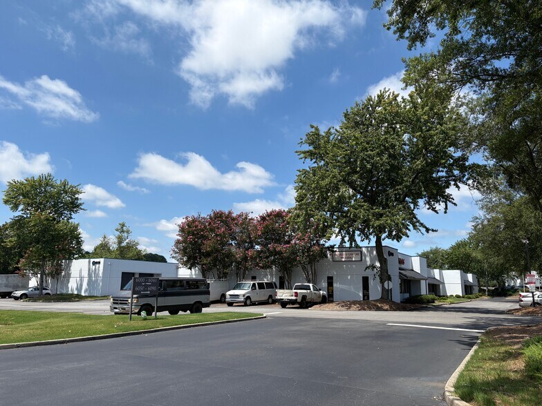 More Photos Of 6000 Dawson Blvd, Norcross Unknown For Lease