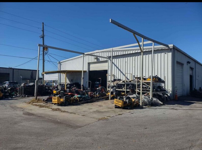 More Photos Of 821 N US Highway 17, Longwood Freestanding For Lease