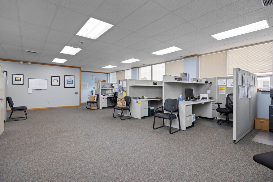 More Photos Of 419 W Market St, Sandusky Light Distribution For Sale
