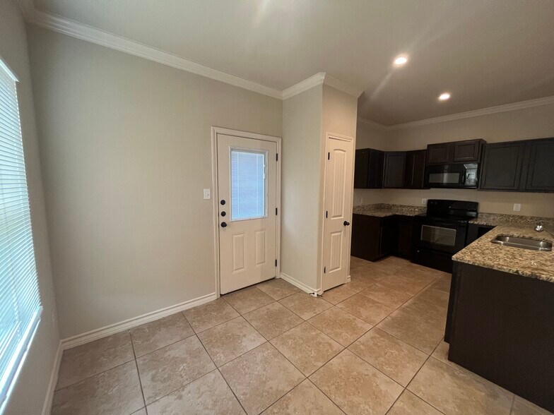 More Photos Of 7014 Donovan Way, San Antonio Apartments For Sale