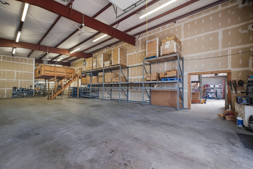 More Photos Of 5237 Commerce Cir, Indianapolis Warehouse For Sale