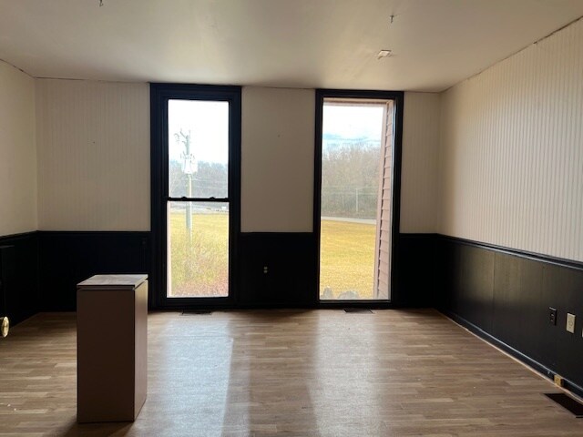 More Photos Of 18145 Main St, Buchanan Office For Lease