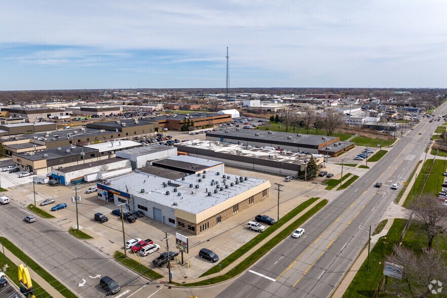 More Photos Of 15555-15651 E Twelve Mile Rd, Roseville Warehouse For Sale