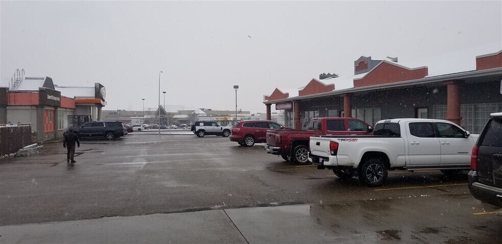 More Photos Of 6201 50th St, Leduc General Retail For Sale