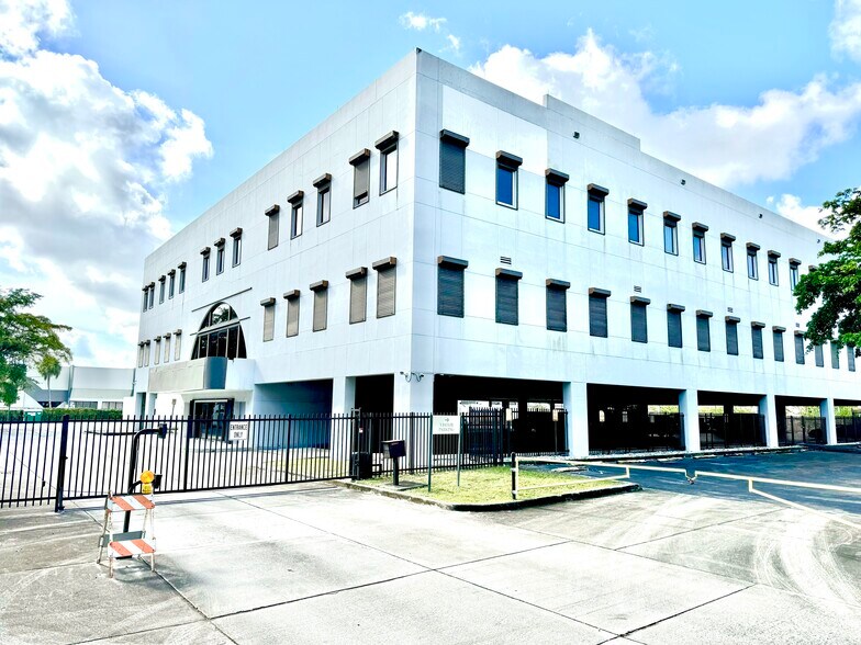 More Photos Of 2300 NW 89th Pl, Miami Industrial For Lease