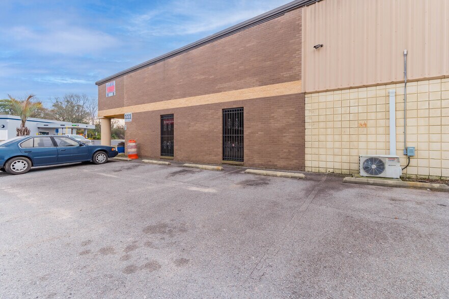 More Photos Of 111 N 12th St, West Columbia General Retail For Sale