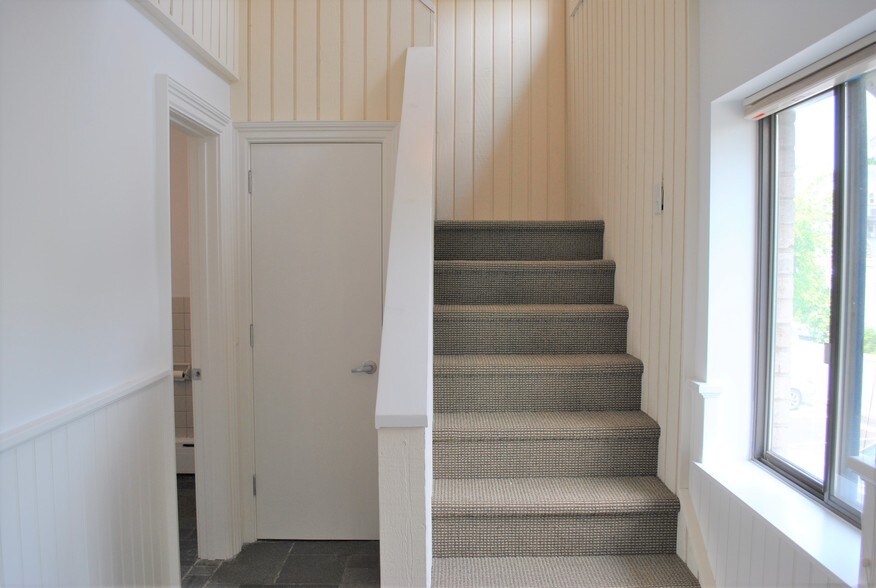 More Photos Of 31 Saint Roch Ave, Greenwich Office Residential For Lease