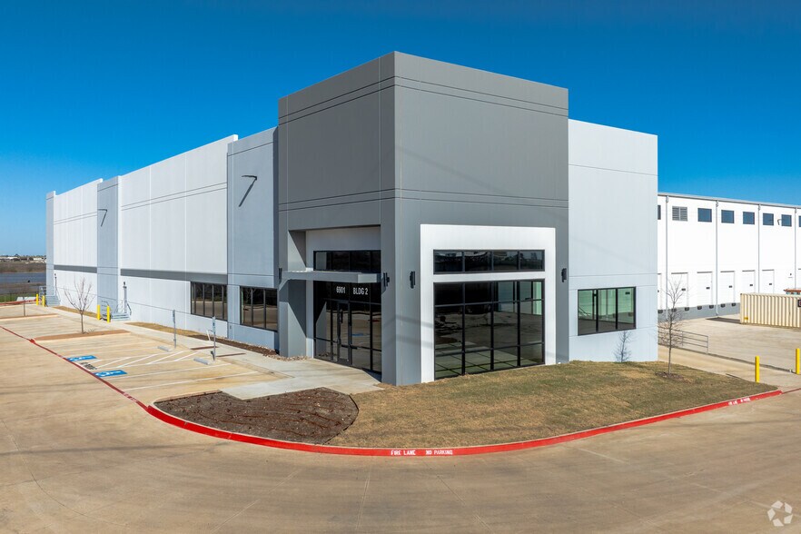 More Photos Of 6901 N Interstate 35, Denton Warehouse For Lease