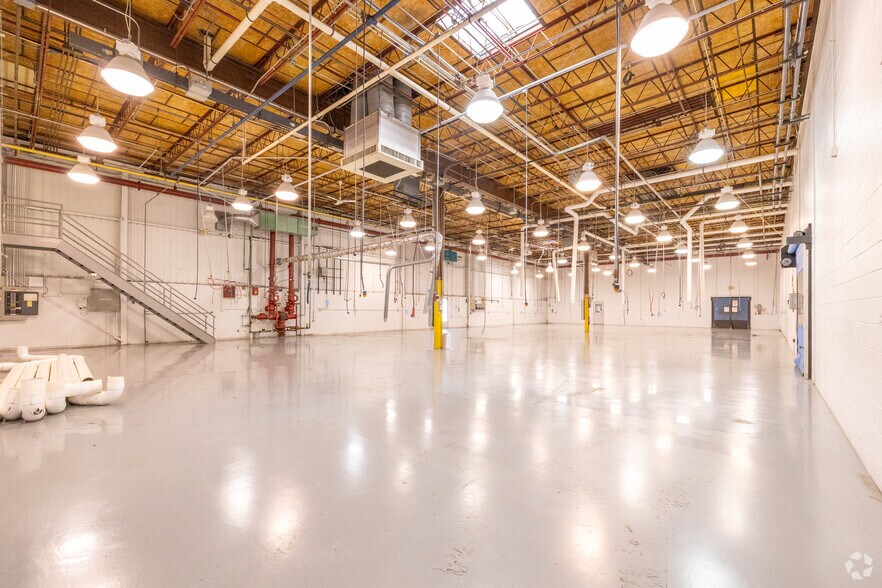 More Photos Of 200 E Avenue G, Rochelle Manufacturing For Sale