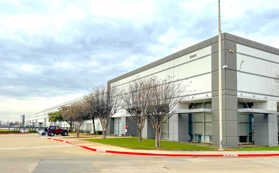 Primary Photo Of 2340 W I-35, Denton Service For Lease