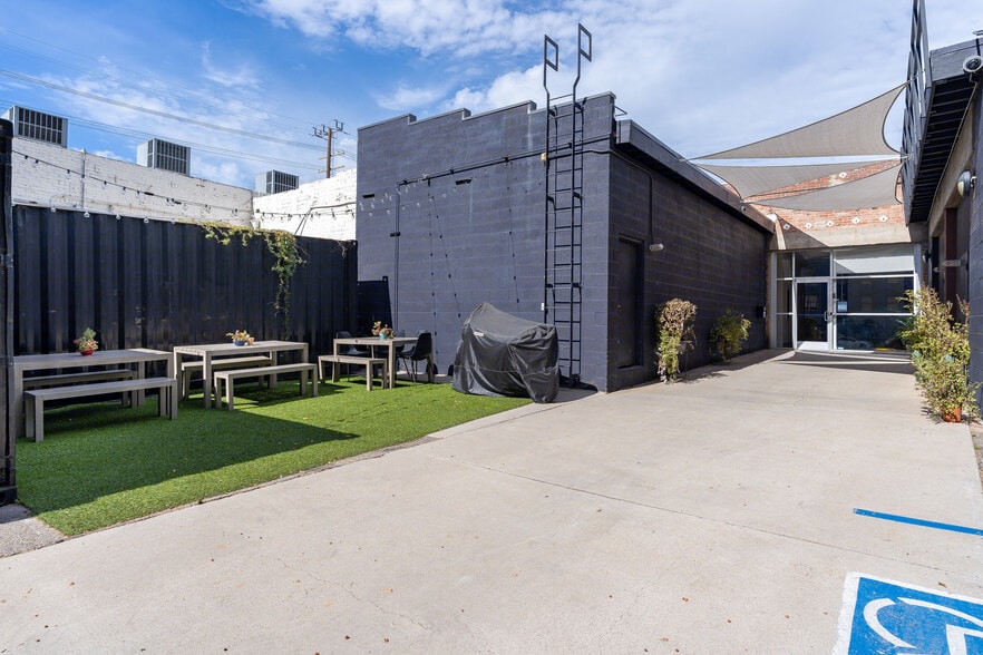 More Photos Of 1305 N Catalina St, Los Angeles Loft Creative Space For Lease