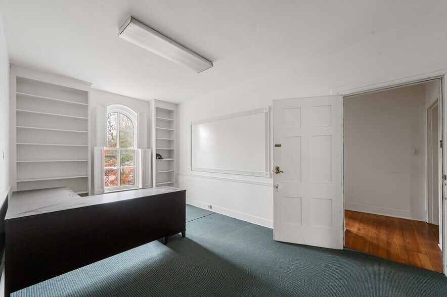 More Photos Of 230 W Boscawen St, Winchester Office Residential For Sale